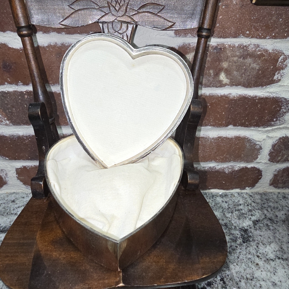 Heart Shape Vintage Box - Picture 3 of 4